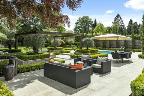 5 bedroom detached house to rent, The Barton, Cobham, Surrey, KT11