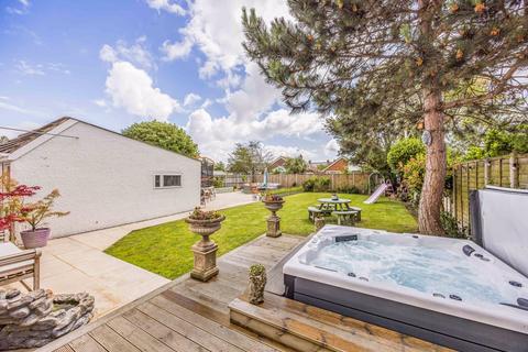4 bedroom detached house for sale, Sea Grove Avenue, Hayling Island, Hampshire