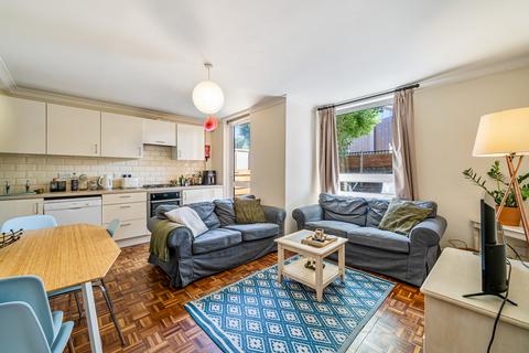 4 bedroom apartment to rent, Wallis Close, Wandsworth SW11