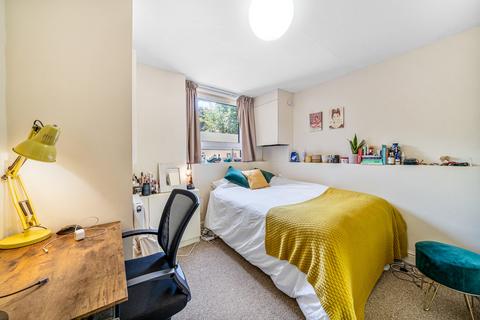 4 bedroom apartment to rent, Wallis Close, Wandsworth SW11