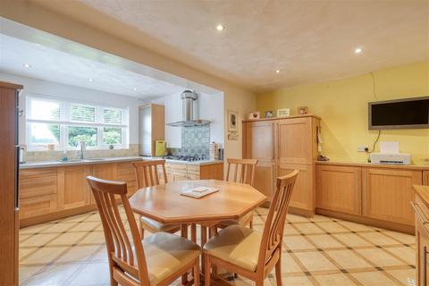 5 bedroom detached house for sale, Church Road, Astwood Bank, Redditch B96 6EH