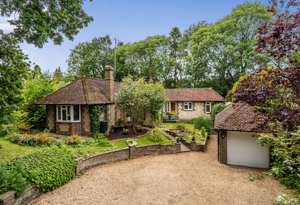 Thakeham Road, Storrington, West Sussex 3 bed detached bungalow - £675,000