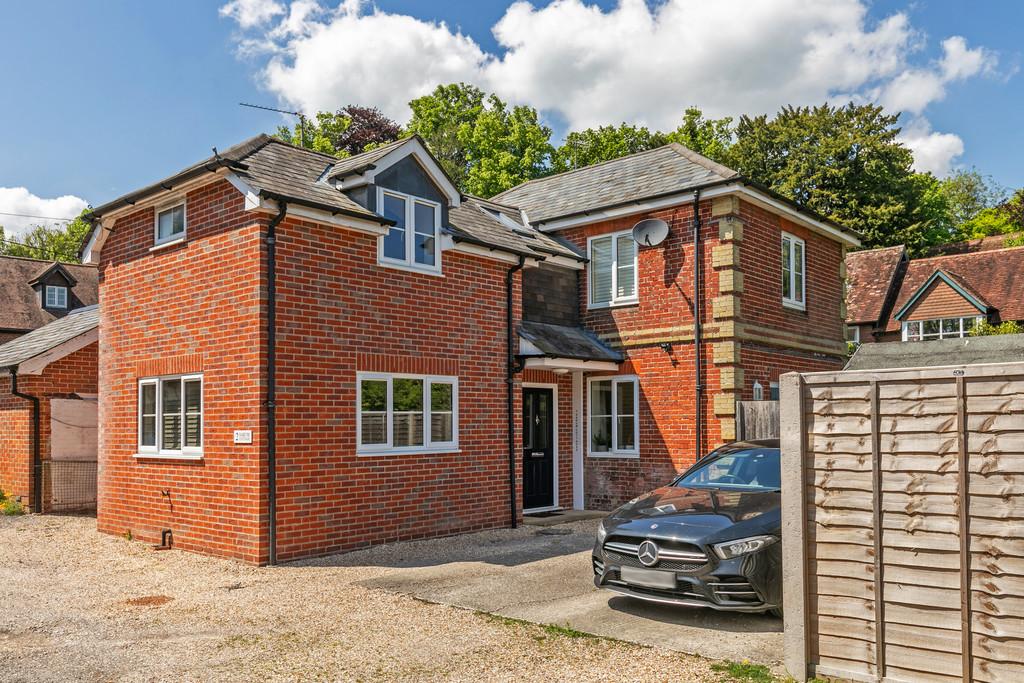 2 Sarum Cottages SO22 6 QS-2