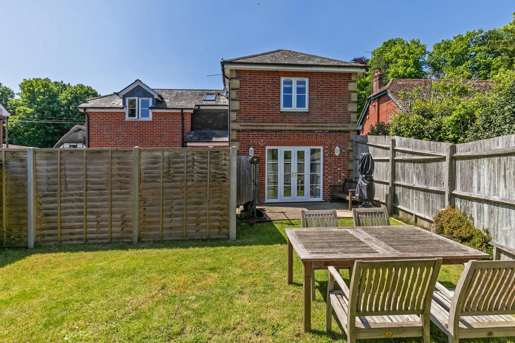 2 Sarum Cottages SO22 6 QS-9