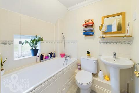 2 bedroom semi-detached house for sale, Muir Drive, Hingham, Norwich