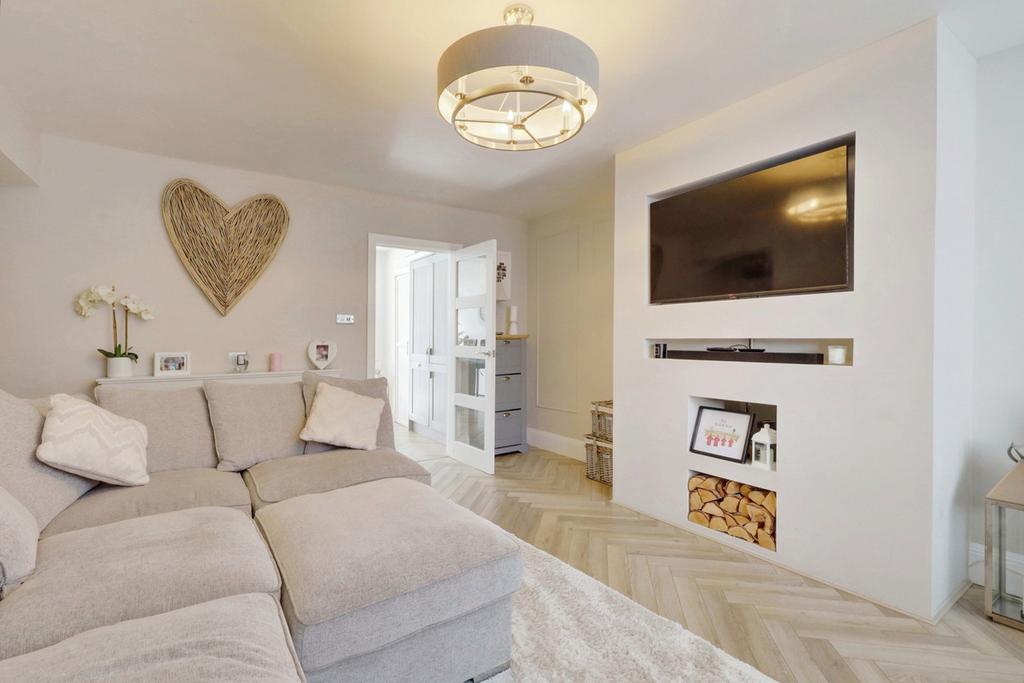 St. Clements Close, Benfleet, SS7 3 bed terraced house for sale £325,000