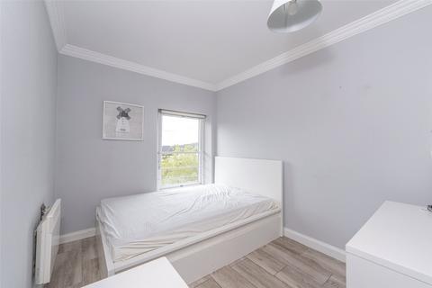 55/11 Caledonian Crescent, Edinburgh, EH11 2AT
