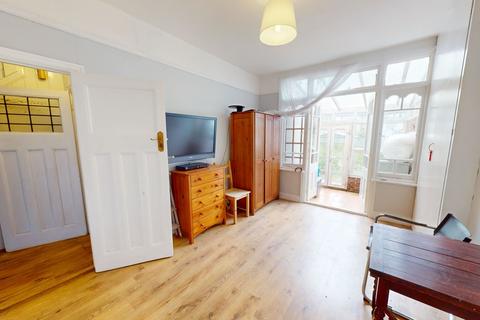 3 bedroom terraced house for sale, Oaklands Avenue, Thornton Heath CR7