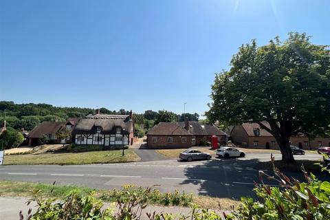 2 bedroom cottage for sale, The Bank, Stoneleigh