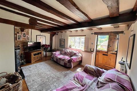 2 bedroom cottage for sale, The Bank, Stoneleigh