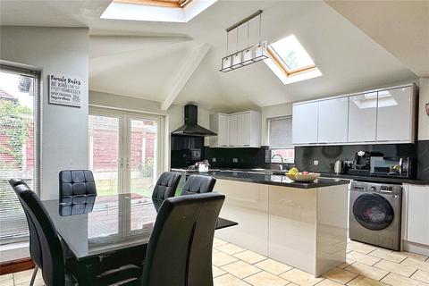 3 bedroom semi-detached house for sale, Broadway, Chadderton, Oldham, OL9