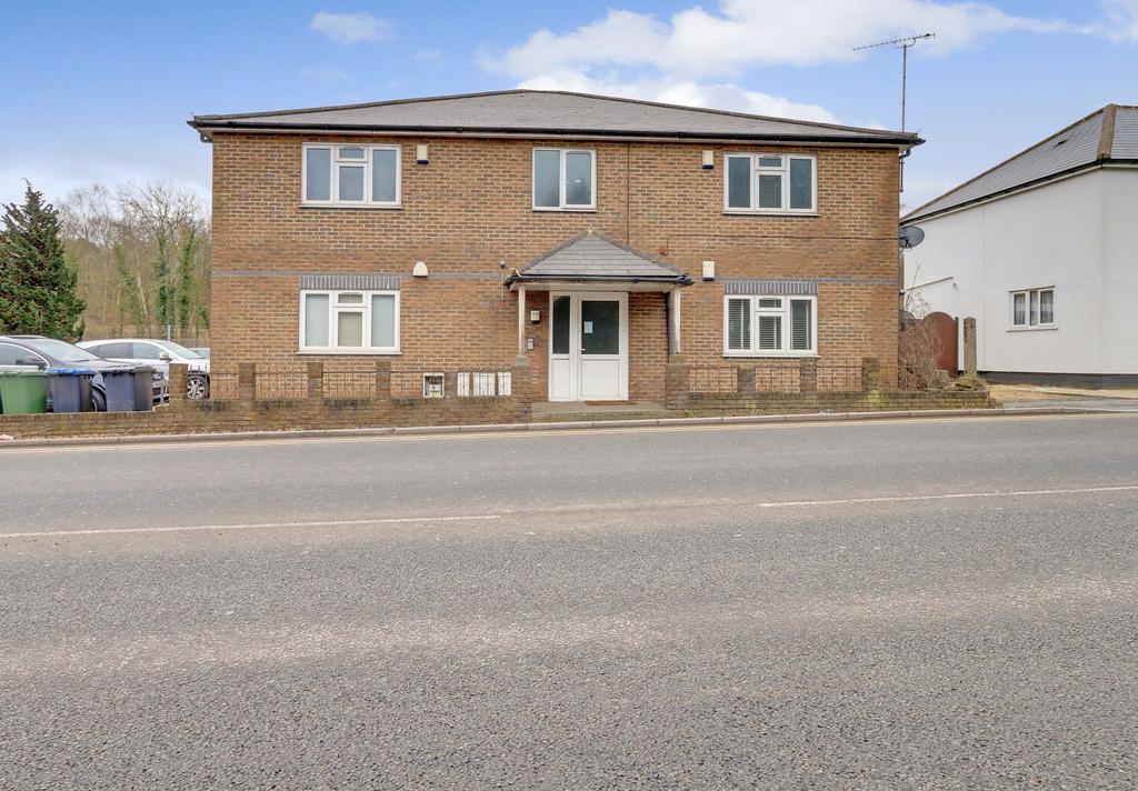 Brighton Road, Hooley, CR5 2 bed apartment to rent £1,450 pcm (£335 pw)