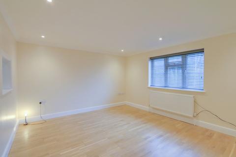 2 bedroom apartment to rent, Brighton Road, Hooley, CR5