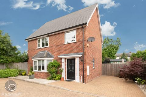 4 bedroom detached house for sale, Oak Tree Gardens, Colchester