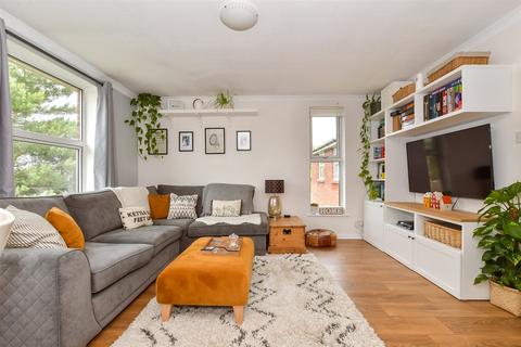 23 Caxton Close, Tenterden, TN30 6JW