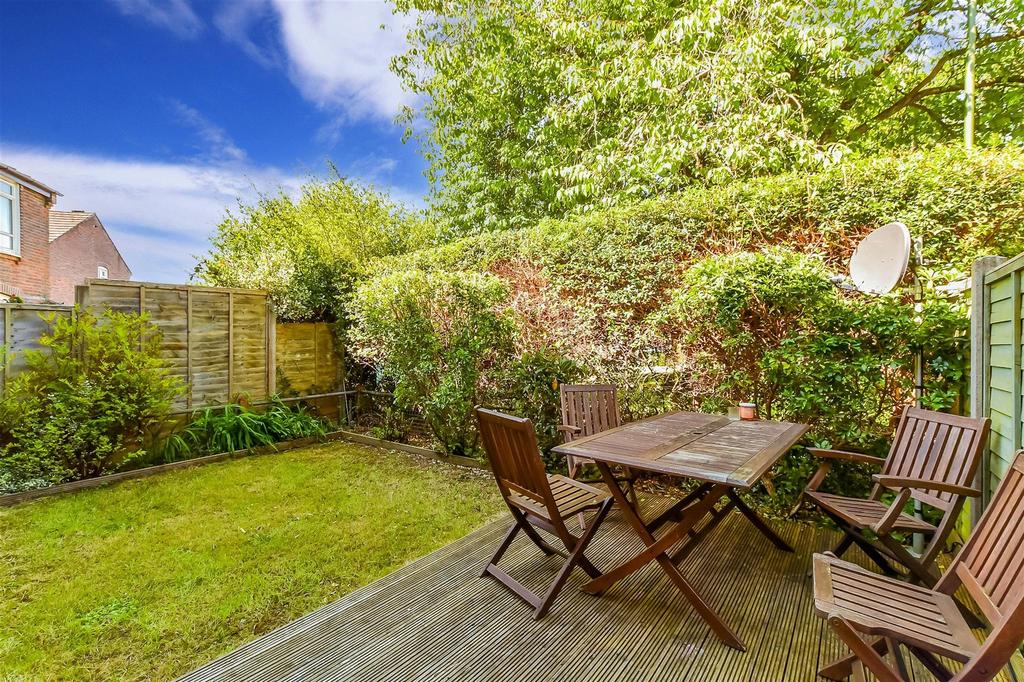Roebuck Close, Horsham, West Sussex 1 bed ground floor for