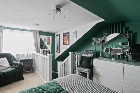 3 bedroom terraced house for sale, Warren Close, Irchester