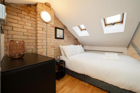 2 bedroom penthouse to rent, Club Row, London E1