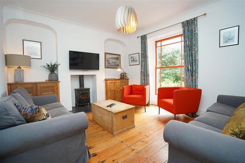 undefined, Alpha Place, Appledore