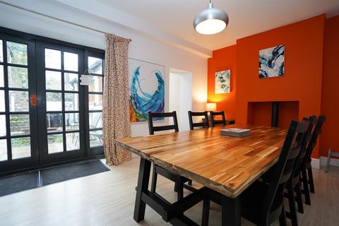 undefined, Alpha Place, Appledore