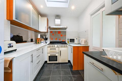 121 Effra Road, London, SW19 8PU