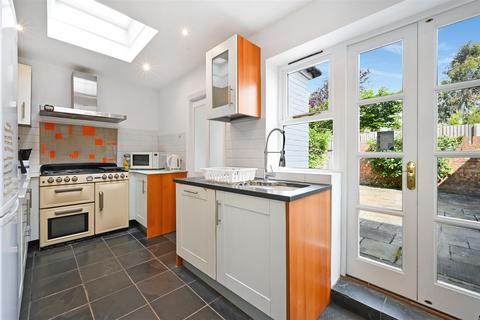 121 Effra Road, London, SW19 8PU