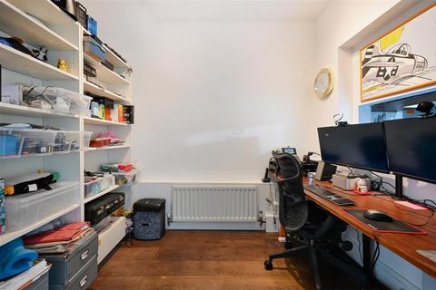 121 Effra Road, London, SW19 8PU