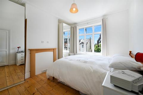 121 Effra Road, London, SW19 8PU