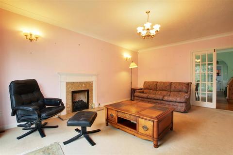 2 bedroom detached bungalow for sale, Russet Close, Cheshunt