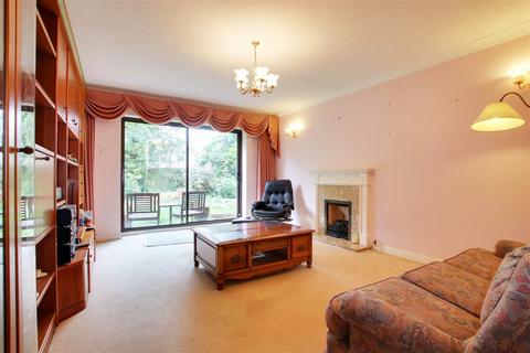 2 bedroom detached bungalow for sale, Russet Close, Cheshunt