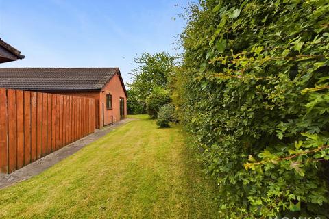 2 bedroom detached bungalow for sale, Oak Close, Weston Rhyn, Oswestry