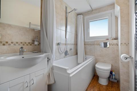 79 Testwood Road, Windsor, SL4 5RR