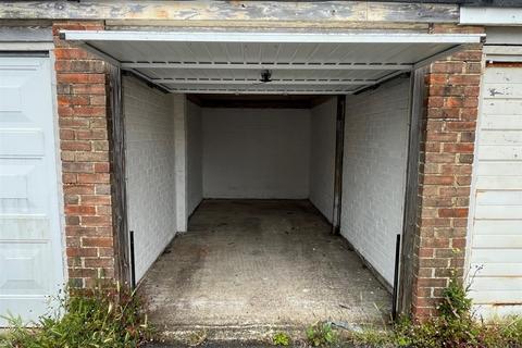 Garage for sale, Kipling Avenue, Goring