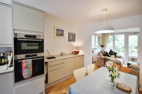 4 Augustus Close, Brentford, TW8 8QE