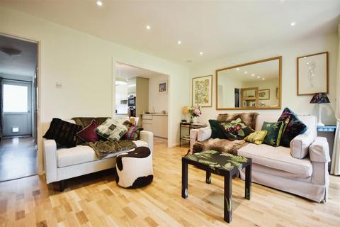 4 Augustus Close, Brentford, TW8 8QE