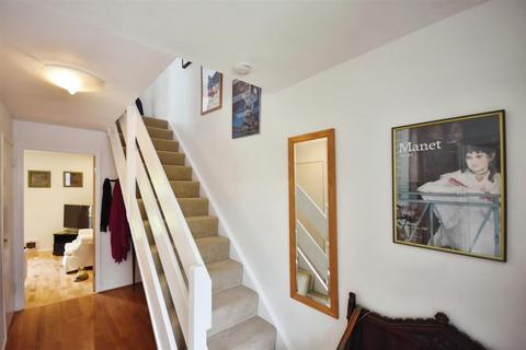 4 Augustus Close, Brentford, TW8 8QE