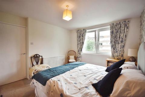 4 Augustus Close, Brentford, TW8 8QE