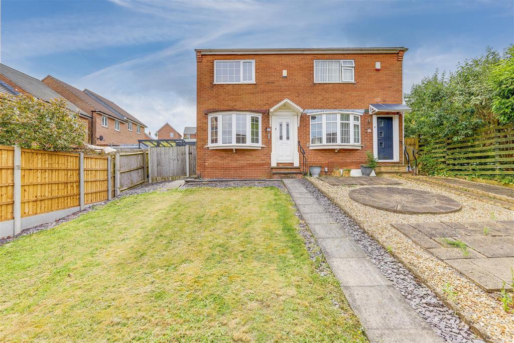 Crawford Rise, Arnold NG5 2 bed semidetached house to rent £895 pcm