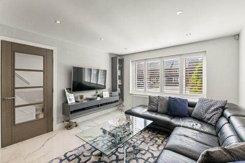 31 Marian Close, Hayes, UB4 9DA