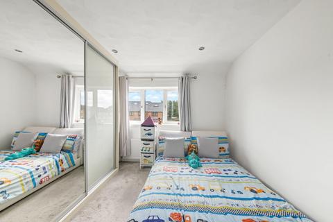 31 Marian Close, Hayes, UB4 9DA