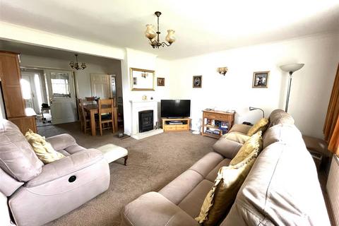 3 bedroom detached bungalow for sale, Lanrick Gardens, Rugeley
