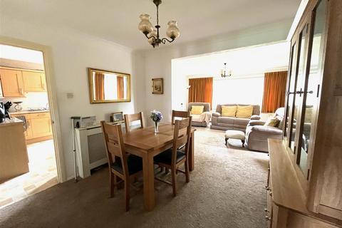 3 bedroom detached bungalow for sale, Lanrick Gardens, Rugeley