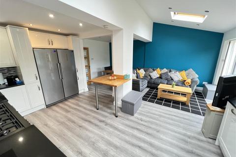2 Colliery Green Close, Little Neston, Neston, CH64 0UF