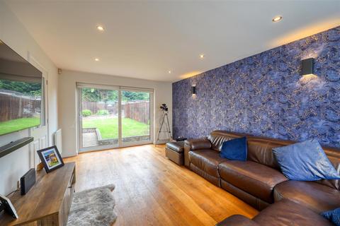 3 bedroom detached house for sale, Manor Close, Burbage