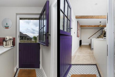 3 bedroom cottage for sale, Longwood Gate, Huddersfield HD3