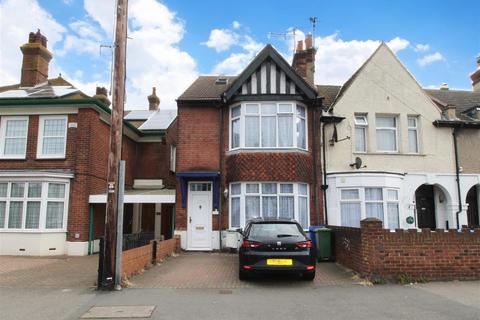 5 bedroom end of terrace house for sale, High Street, Sheerness
