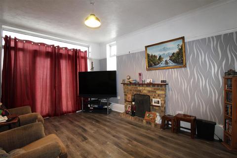 5 bedroom end of terrace house for sale, High Street, Sheerness