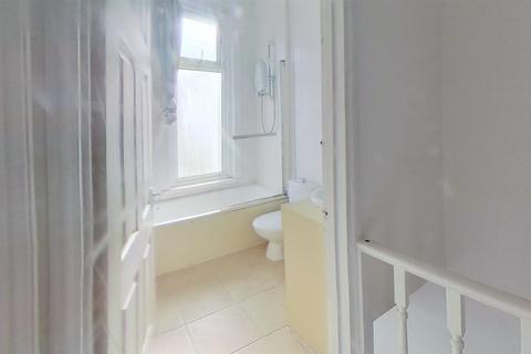 3 bedroom terraced house to rent, Kimberley Road, Southsea, Portsmouth