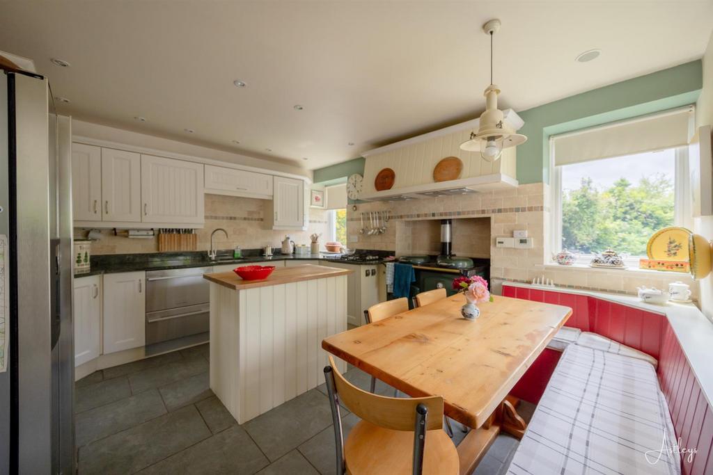 Kitchen/Breakfast Room