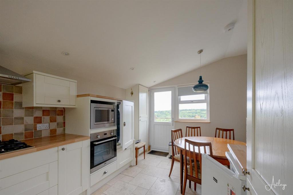 Detached Cottage   Kitchen/Dining Room